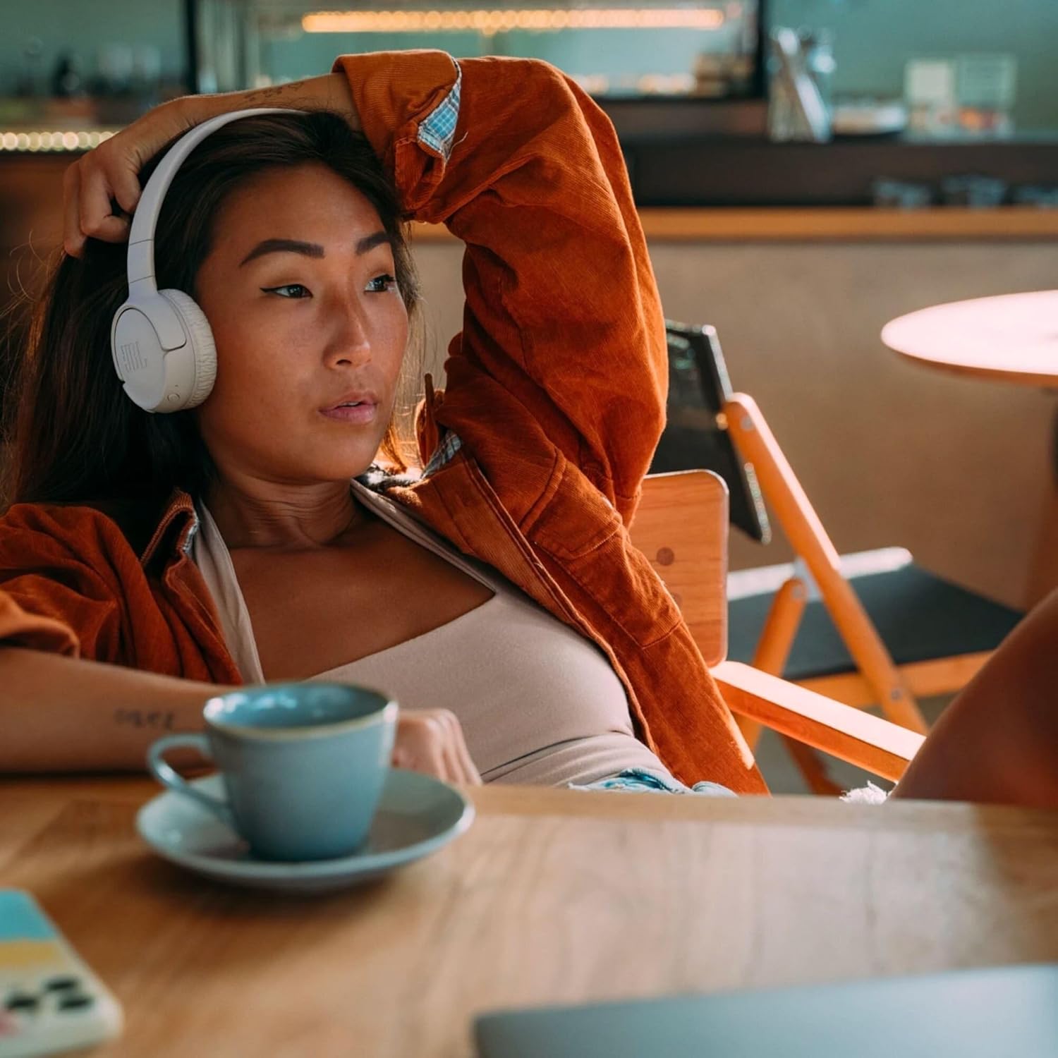 JBL Tune 520BT - Wireless On-Ear Headphones, Up to 57H Battery Life and Speed Charge, Lightweight, Comfortable and Foldable Design, Hands-Free Calls with Voice Aware (White)